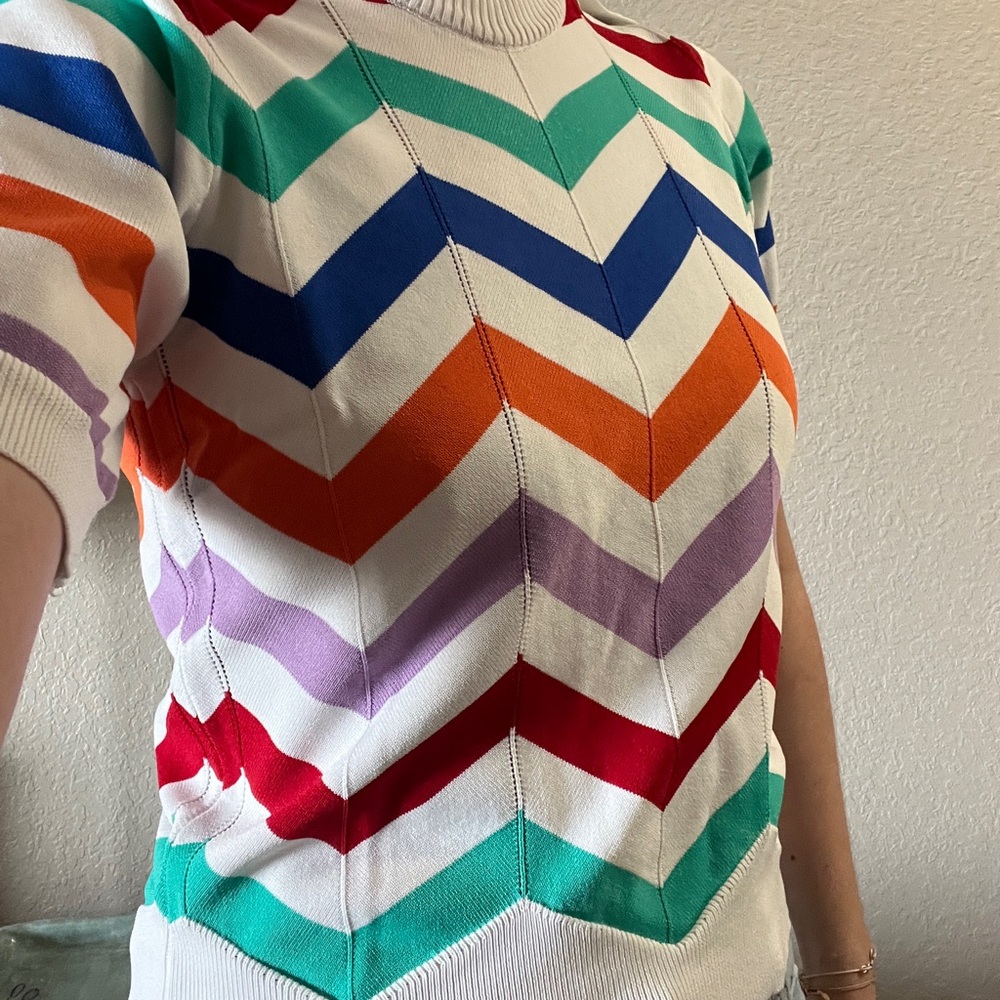 Short-sleeved knit top from a Spanish fashion brand - Minueto